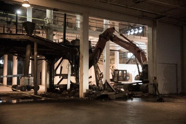 ff美国工厂内部照片曝光 仍在拆除改造旧厂房